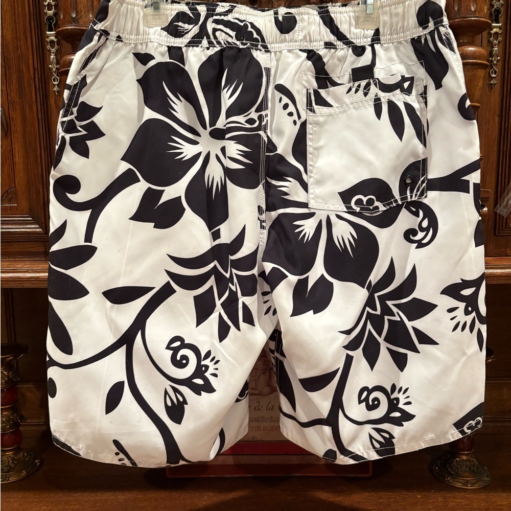 SHORTS - BLACK / WHITE PRINT Large
